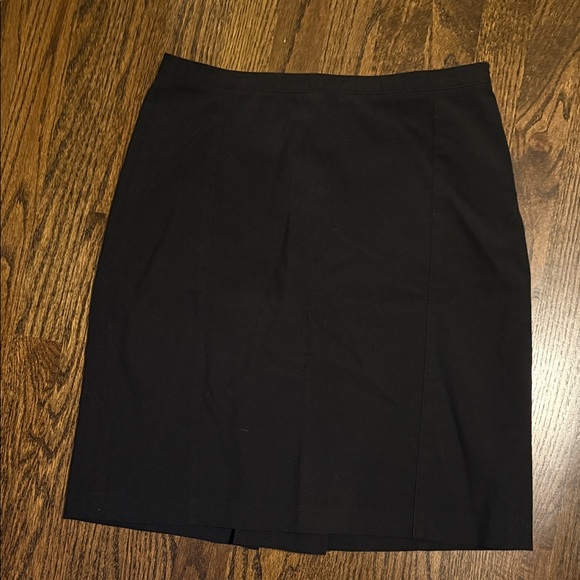The Limited Dresses & Skirts - 🫶🏻Classic Black Women's Skirt vintage size 8
